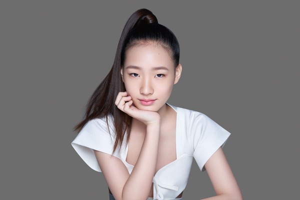Thần thái và phong cách thời trang cool ngầu của con gái Tiểu S Từ Hy Đệ