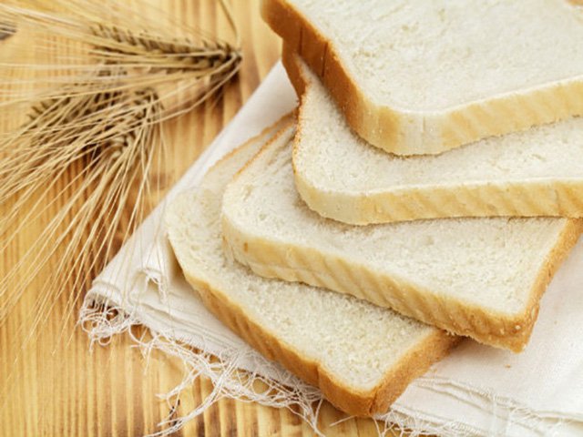Bánh mỳ trắng ảnh hưởng trực tiếp đến quá trình lão hóa da