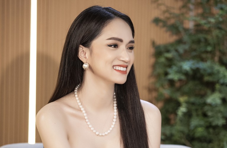 Hoa hậu Hương Giang sở hữu nhan sắc xinh đẹp cùng thần thái sang trọng, quý phái