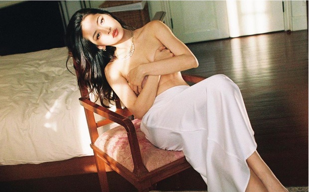 Chi Pu diện nội y xuyên thấu táo bạo đến khó tin