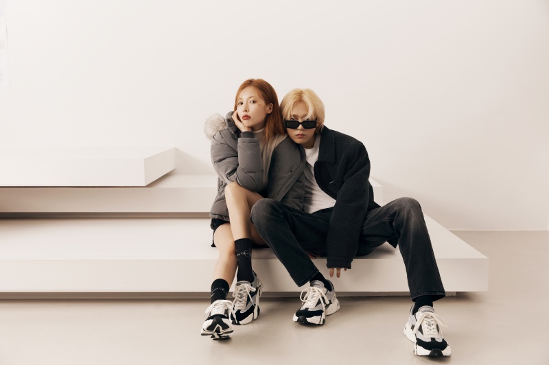 HyunA và bạn trai E’Dawn khá ăn ý trong những tấm ảnh quảng cáo