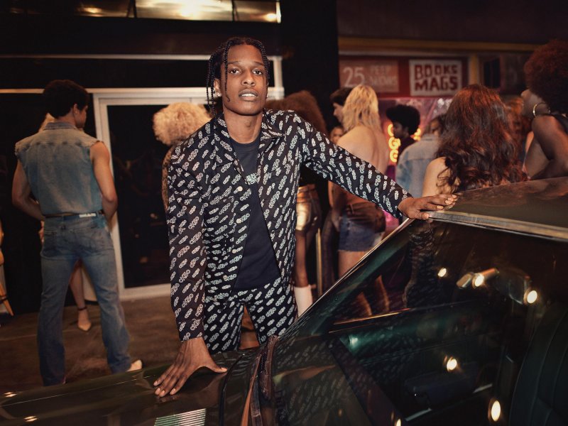 Nam rapper A$AP Rocky ấn tượng quảng cáo cho Calvin Klein