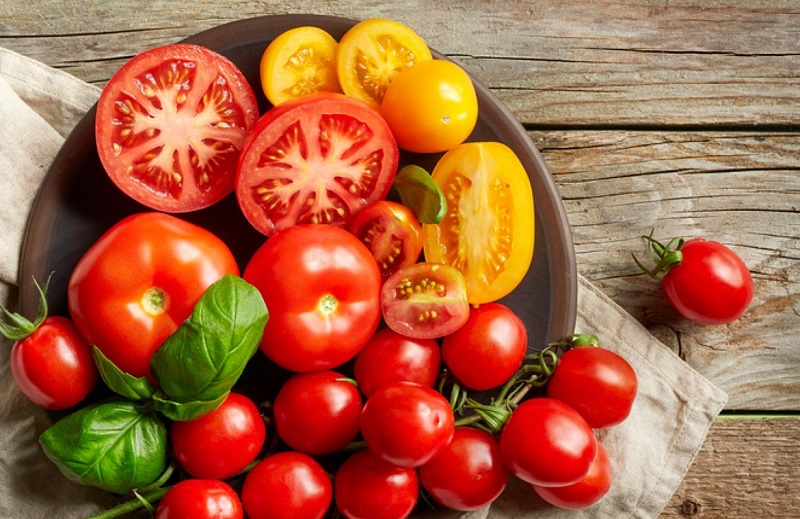 Cà chua giúp cải thiện quầng thâm mắt hiệu quả