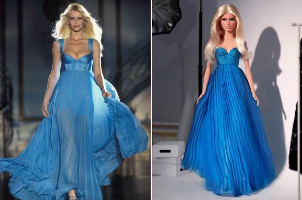 Claudia Schiffer và phiên bản búp bê Barbie diện chiếc váy xanh được mô phỏng trang phục cô siêu mẫu diện trong show thời trang năm 1994.