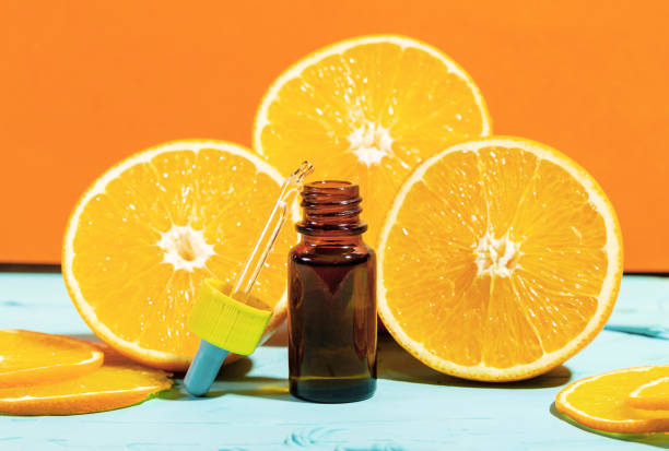 Vitamin C trong mỹ phẩm giúp thúc đẩy sản xuất collagen cho da săn chắc, căng mịn