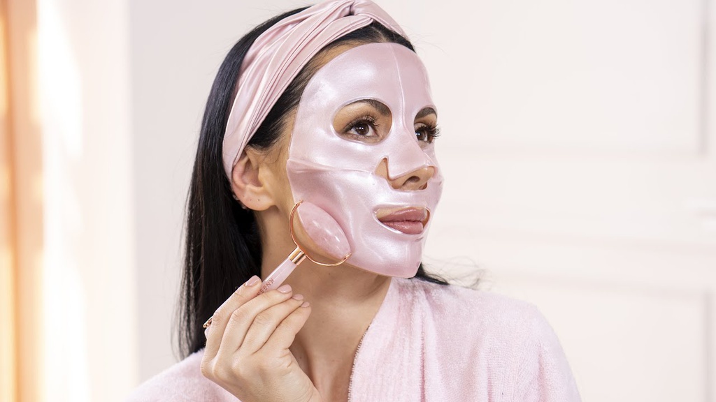 Những công dụng tuyệt vời của đá lăn đối với khuôn mặt