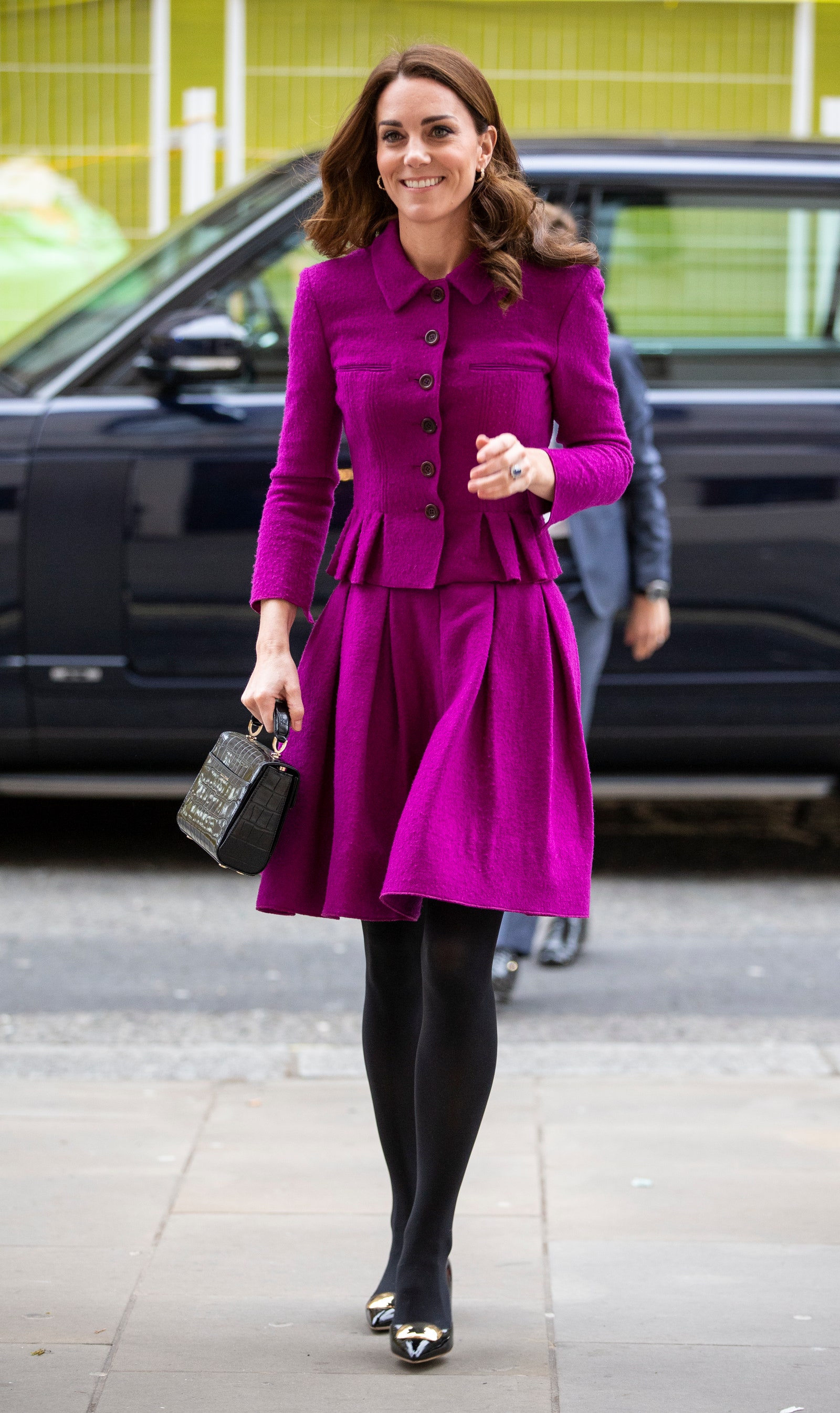 Nữ công nương sang trọng khi diện set đồ vải tweed màu tím hồng.