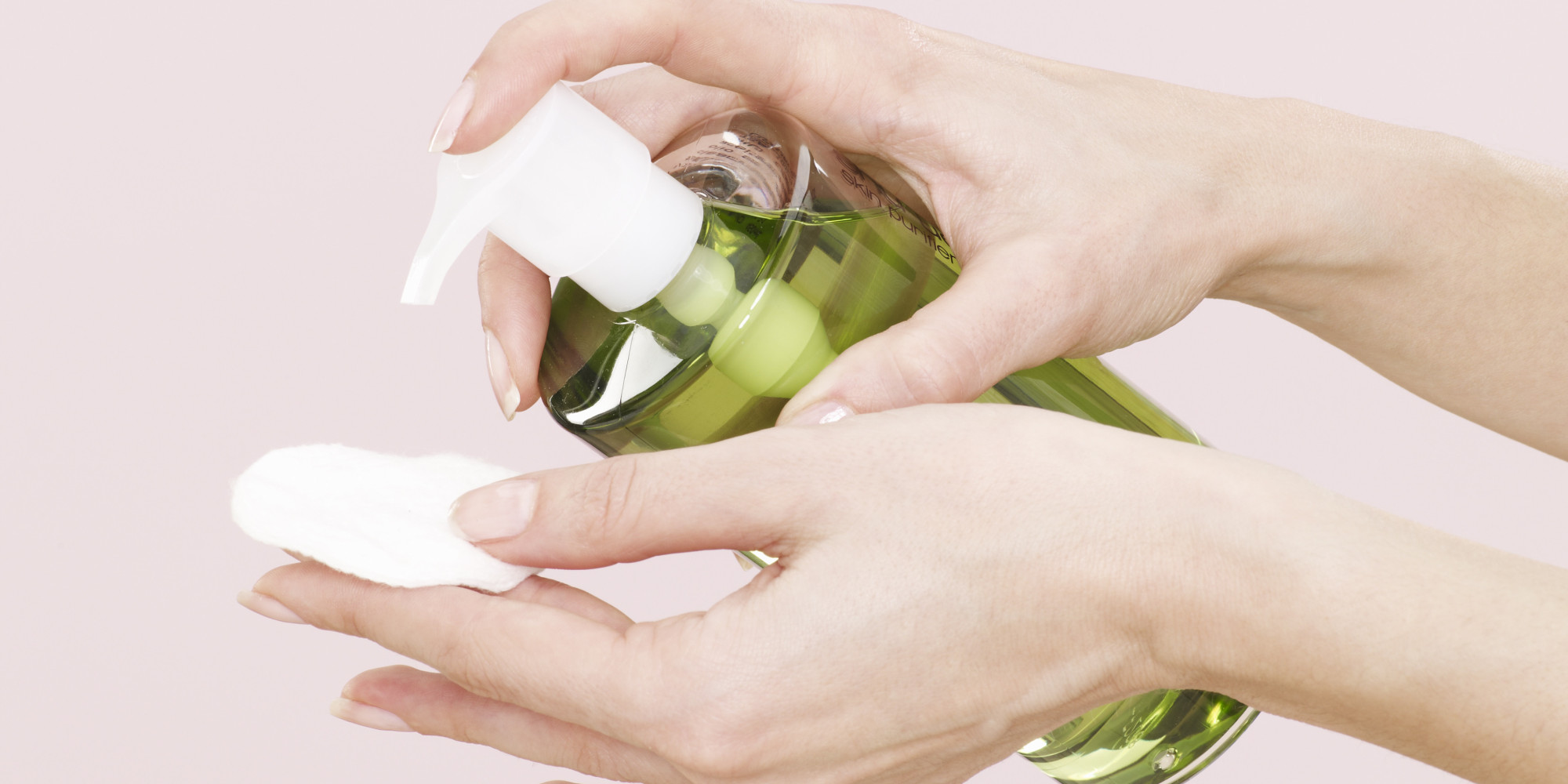 Tại sao dầu tẩy trang là bí quyết để nàng có làn da rạng rỡ trong mùa đông này?