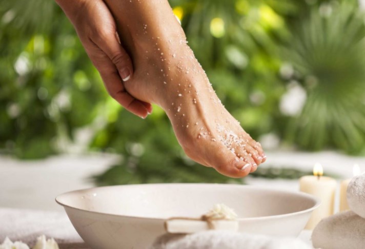 Ngâm chân mỗi tối là bí quyết thư giãn cho người bận rộn