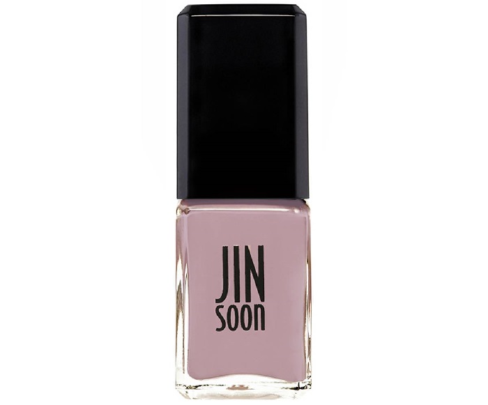 Một màu móng tay màu tím hồng nhạt từ JinSoon tinh tế, trung tính và quyến rũ.