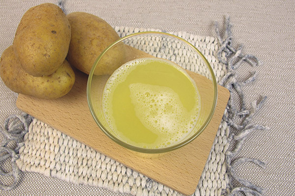 Nước ép khoai tây giúp cải thiện quầng thâm, sắc tố da và lão hóa sớm.