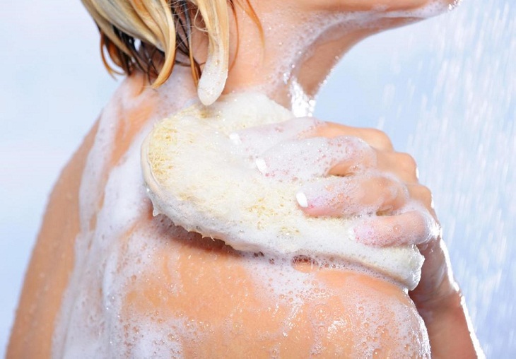 Tránh tắm với loại sữa tắm, xà phòng chứa chất tẩy rửa mạnh.