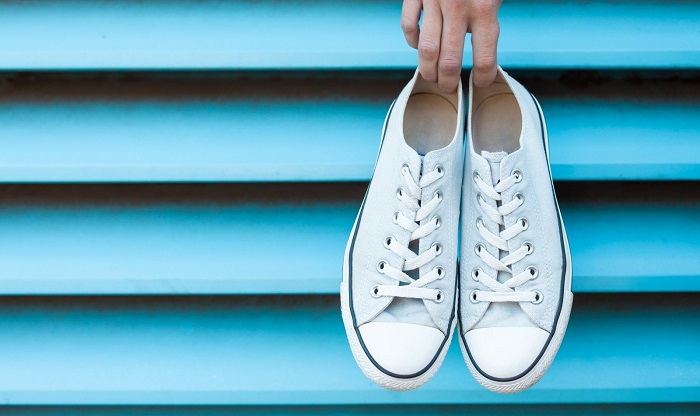 Cách tẩy giày trắng bị bẩn, ố vàng hiệu quả tại nhà