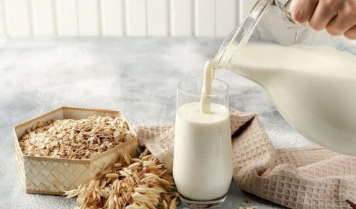 Uống sữa yến mạch cũng giúp giảm cân.