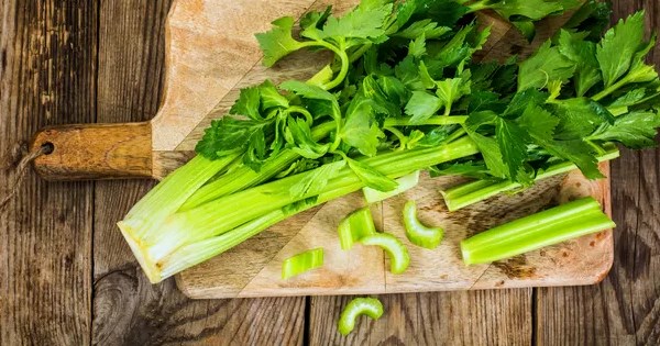Làm thế nào để giảm cân bằng cần tây hiệu quả?