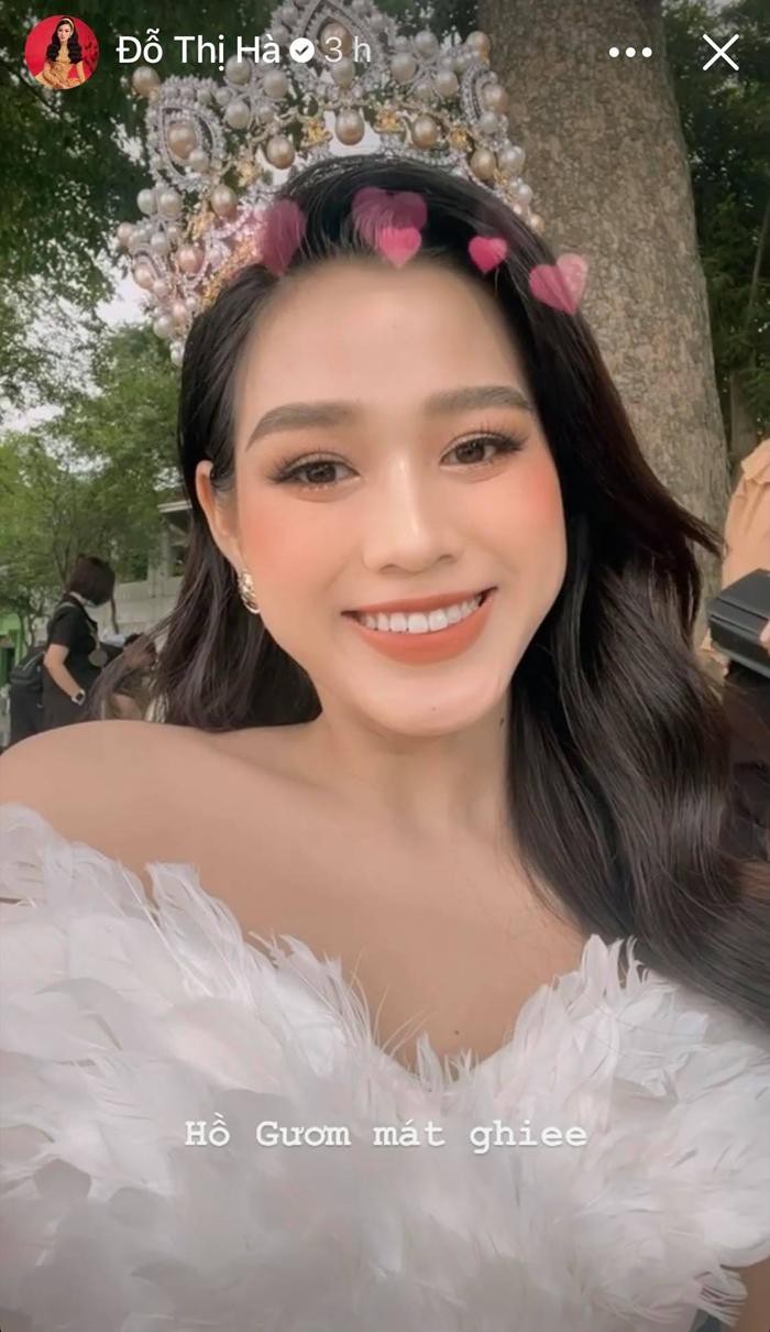 Hoa hậu Đỗ Thị Hà diện váy thiên nga trắng đăng tải trên story cá nhân.