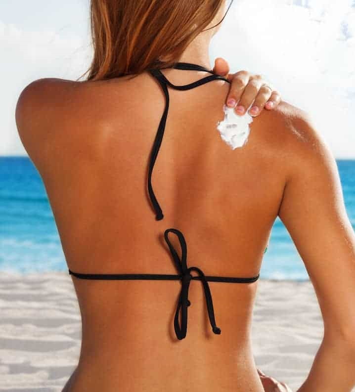 Cách bôi kem chống nắng lần 2 giúp bạn bảo vệ da tốt hơn.