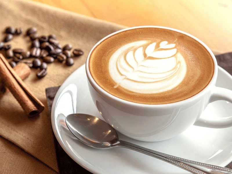 Muốn giảm cân bằng cà phê thì tốt nhất bạn nên bỏ qua lớp kem đánh bông trên bề mặt.
