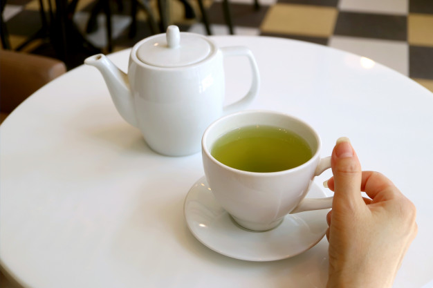 Pha đúng cách cũng giúp giảm cân bằng trà xanh hiệu quả.