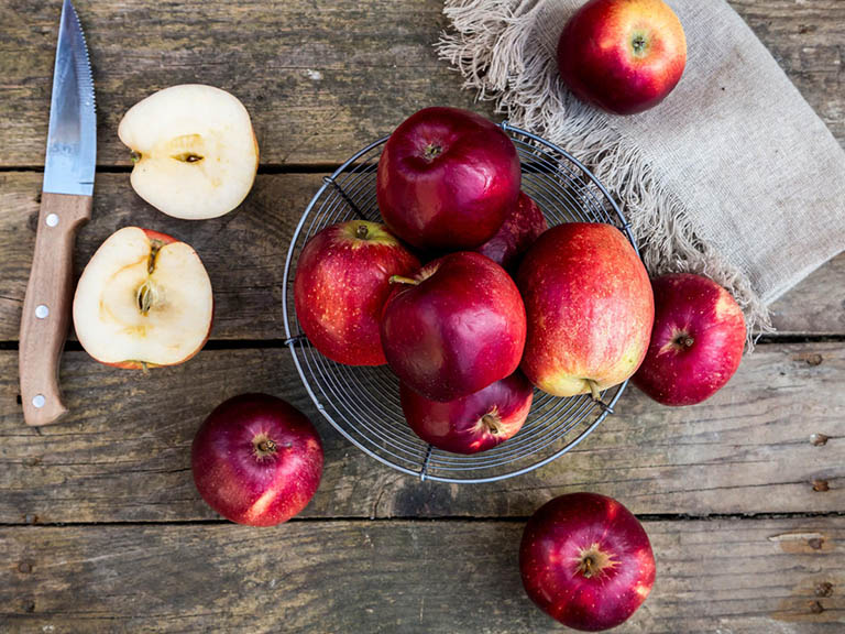 Giảm cân bằng trái cây thì không thể bỏ qua táo.