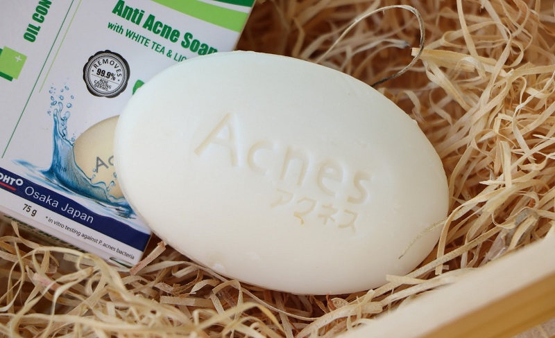 Xà phòng trị mụn Acnes Anti Acne Soap.