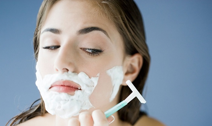 Phụ nữ có nên cạo lông mặt không? 