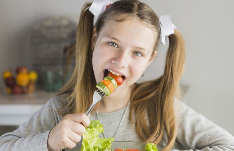 Giảm cân cho thanh thiếu niên hiệu quả bằng việc tiêu thụ nhiều chất xơ và protein.