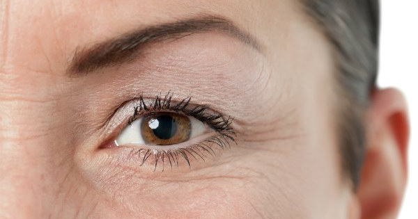 Bật mí cách giảm thiểu vết chân chim hiệu quả tại nhà