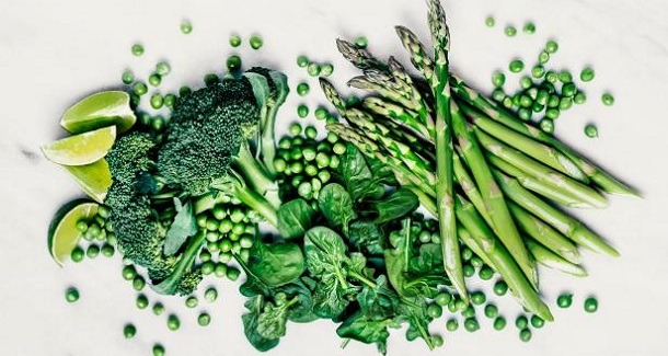 Rau xanh là thực phẩm hàng đầu giúp giảm cân bằng rau củ quả hiệu quả.