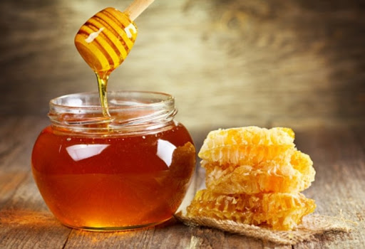 Cách trị mụn bằng mật ong hiệu quả với mụn sưng viêm.