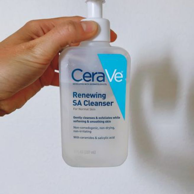 Nếu không biết da mụn nên dùng sữa rửa mặt nào mới tốt thì Cerave là một gợi ý.
