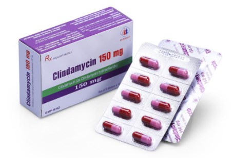 Cách trị mụn viêm sưng đỏ là dùng thuốc Clindamycin.