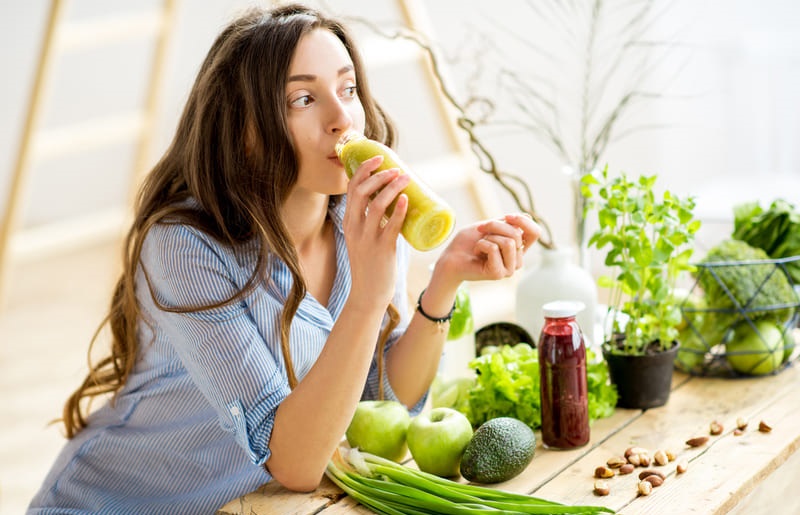 Ăn gì để tóc mau dài và suôn mượt?