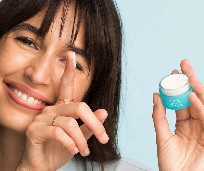 Kem dưỡng vùng mắt Tula Revive & Rewind Revitalizing Eye Cream.