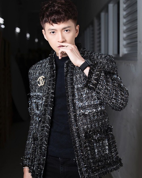 Vẻ đẹp trai Hàn Quốc của Ngô Kiến Huy dễ dàng chinh phục áo khoác vải tweed