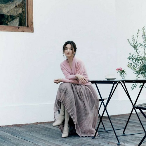 Hình ảnh Song Hye Kyo trong photoshoot mới nhất vừa cá tính lại không kém phần quý phái, sang trọng