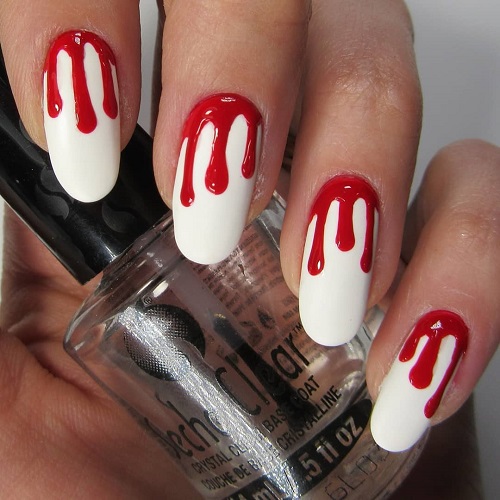 Bộ móng trắng vẩy sơn đỏ sẽ là một gợi ý làm đẹp không tồi cho mùa Halloween