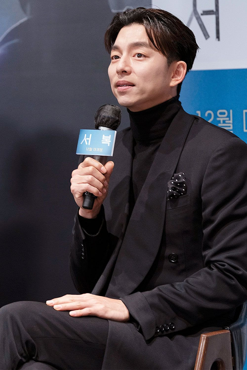 Netizen xứ Hàn phản ứng mạnh mẽ trước kiểu tóc mới sến sẩm của nam diễn viên 'Ai là stylist của Gong Yoo' , 'Trả lại chú yêu tinh của tôi'