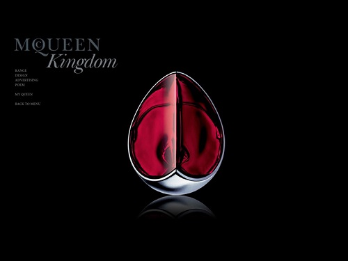 Đường may Kingdom ôm lấy những góc tối của nhà thiết kế quá cố Alexander McQueen