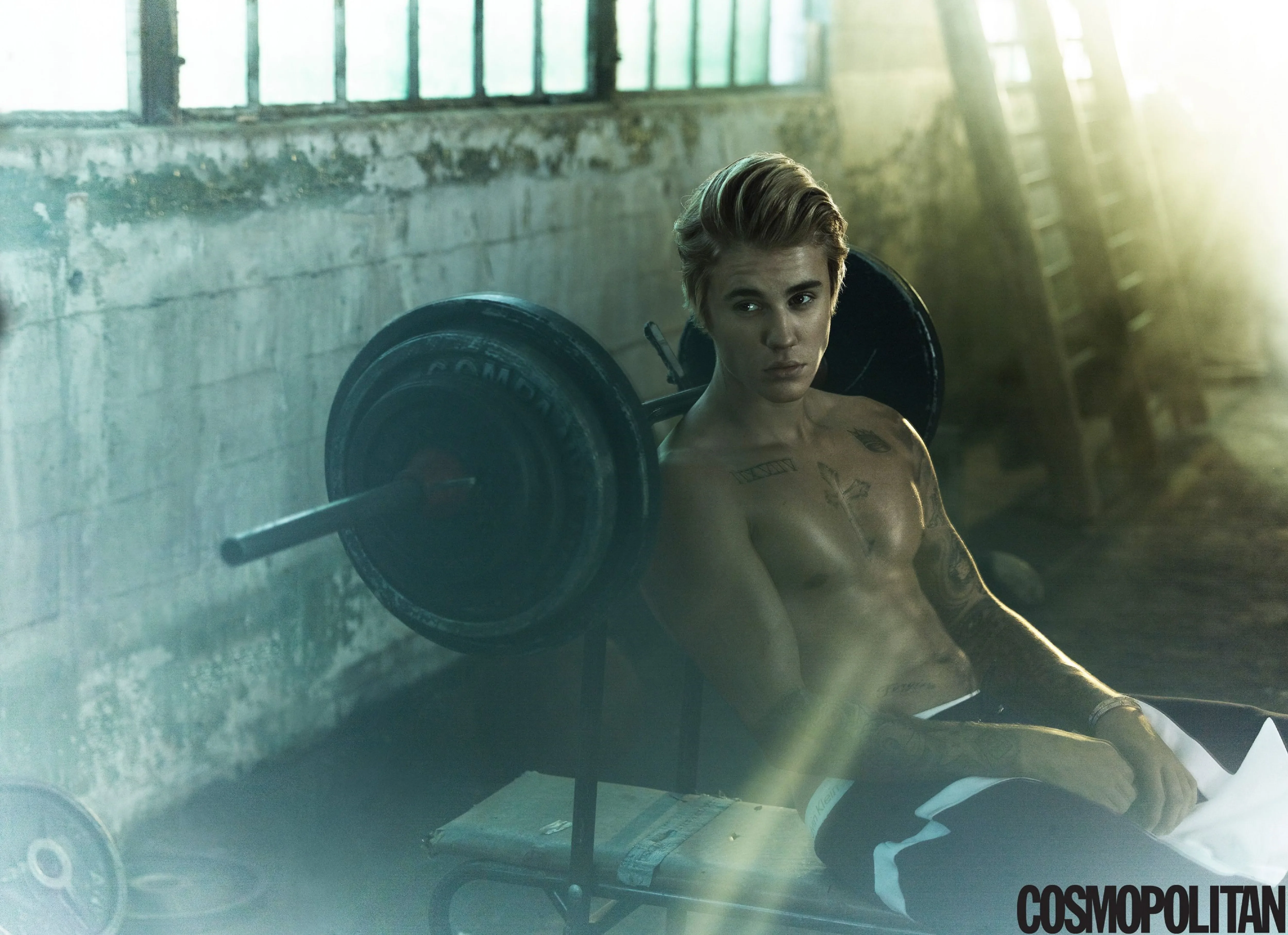 “Trai hư” Justin Bieber ngừng xăm lên cổ vì mong muốn của bà xã