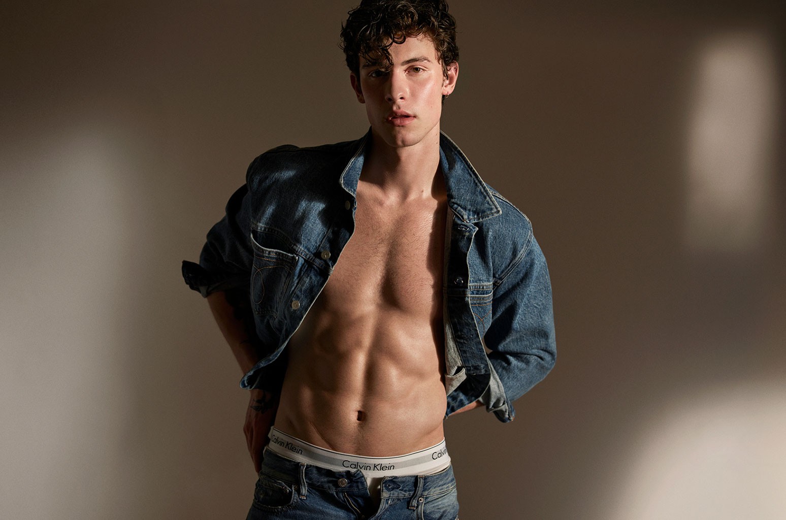 Calvin Klein: Biểu tượng gợi tình của thời trang nước Mỹ 
