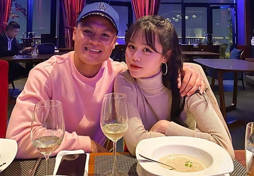 Nàng yêu style thời trang tối giản học ngay Huỳnh Anh – bạn gái Quang Hải