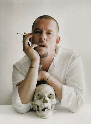 Ngày 11/02/2010, cả thế giới tiếc thương về sự ra đi của Alexander McQueen