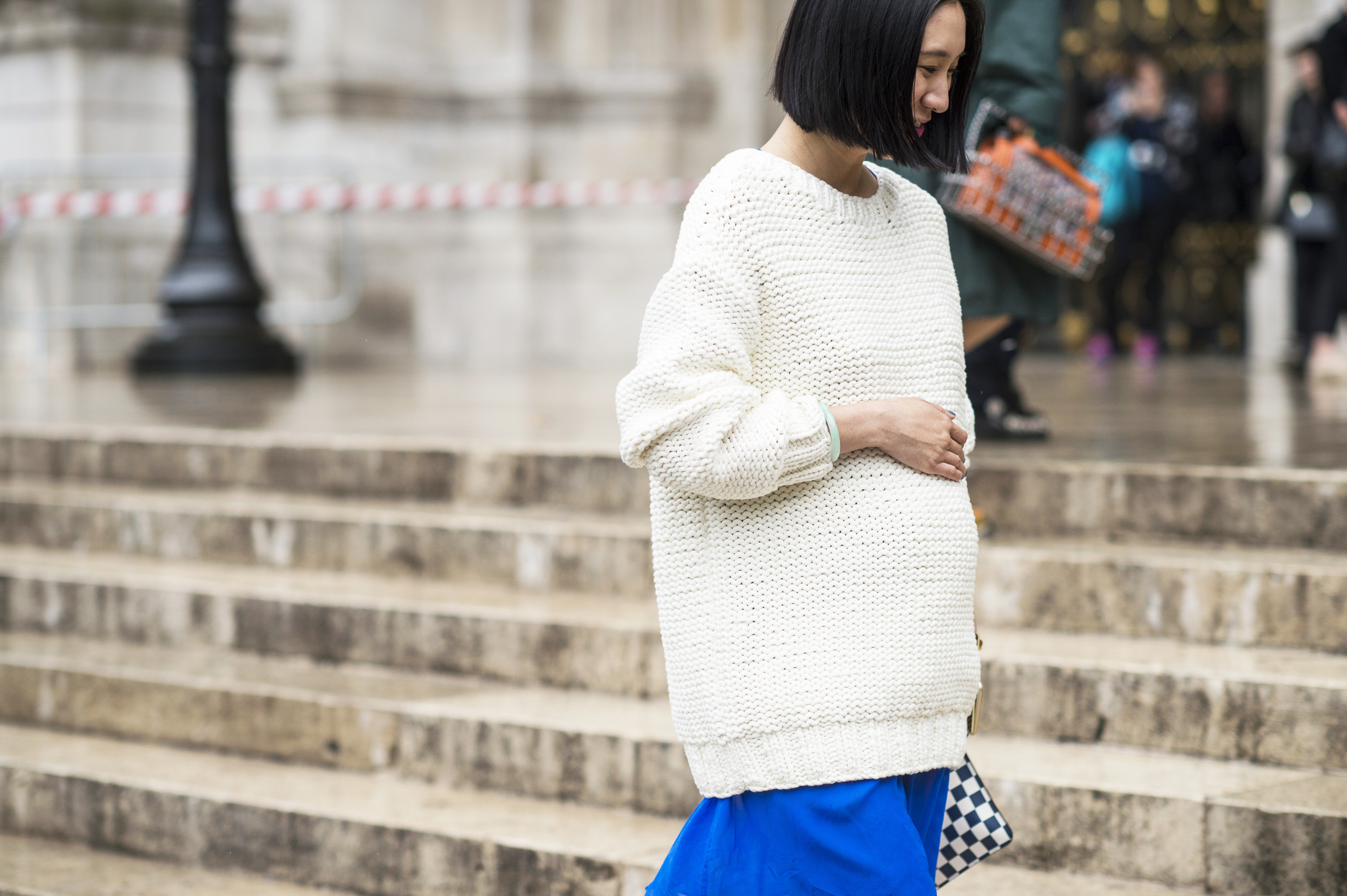 Quên legging và váy dài to sụ đi, đây là gợi ý mặc đẹp thu đông cho mẹ bầu