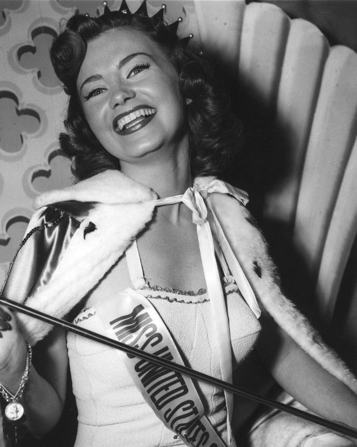 Jackie Loughery là hoa hậu Mỹ đầu tiên