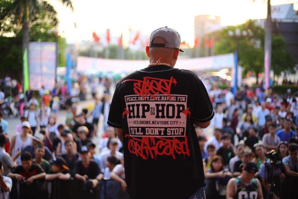 Thời trang Rap Việt sau 30 năm đã thay đổi như thế nào? 