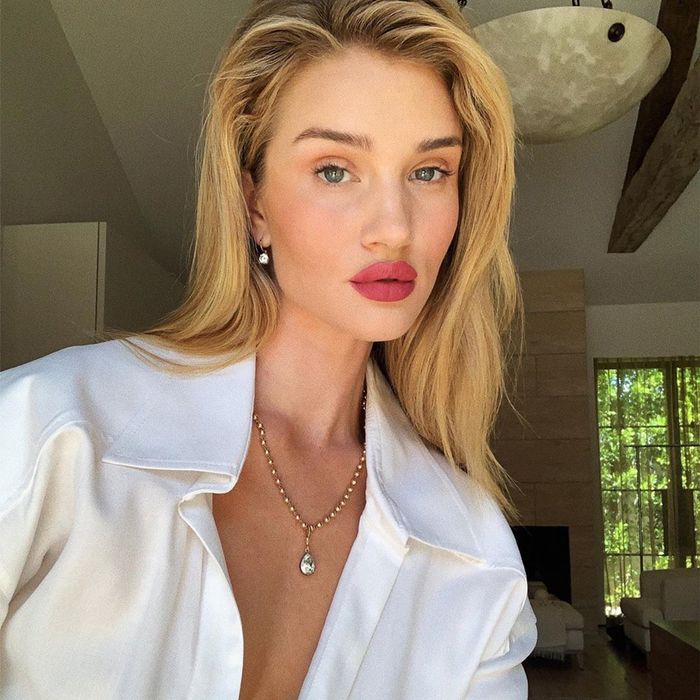 Vợ yêu của "Người Vận Chuyển" Jason Staham tiết lộ bí quyết trị mụn 