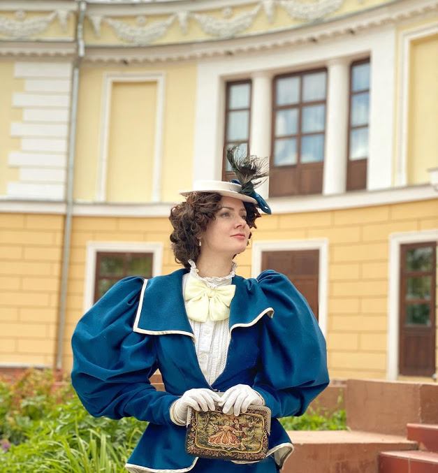 Cô gái Ukraina nổi tiếng với gu thời trang tiểu thư thế kỷ 19  - Ảnh 11