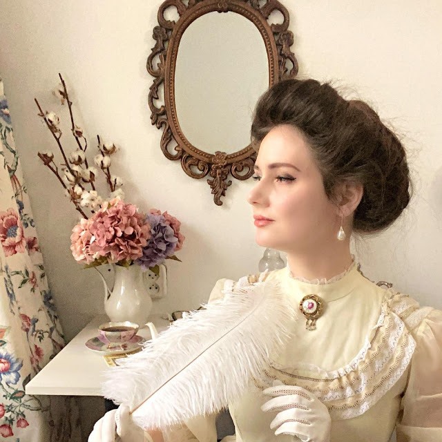 Cô gái Ukraina nổi tiếng với gu thời trang tiểu thư thế kỷ 19  - Ảnh 9