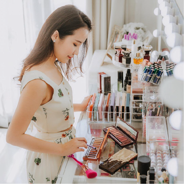 Soi gu thời trang ngập tràn đồ hiệu của vợ sắp cưới Phan Thành 